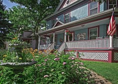 featured-Exterior Holden House Pro 2017