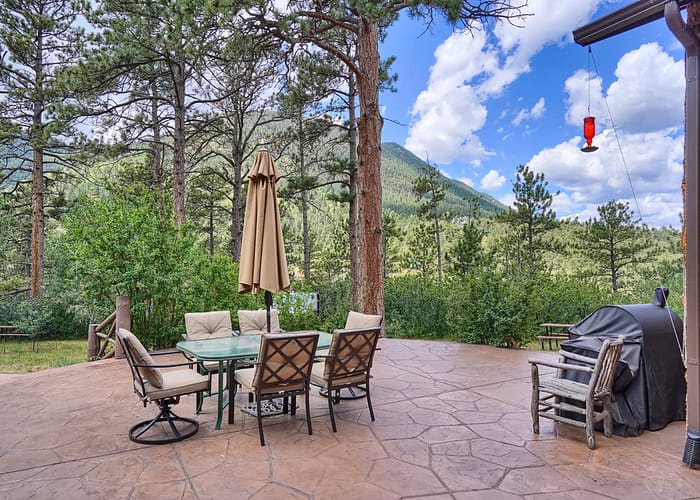 rocky-mtn-lodge-Suite-Patio