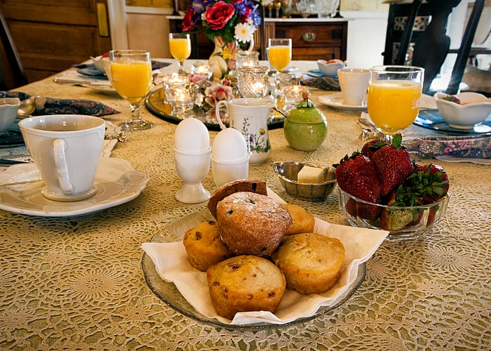 holden-house-Holden House breakfast table